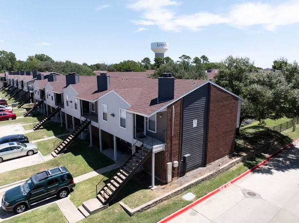 $1,709 / 2br - 1040ft2 - Full-Size Washer/Dryer Connections, Sundeck, Two Pools (595 S Old Orchard Ln, Lewisville, TX)63867602768515122
