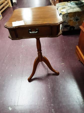 Parlor Table 10423 1