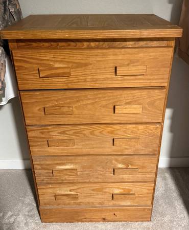 Solid Oak 5 Drawer Dresser 1