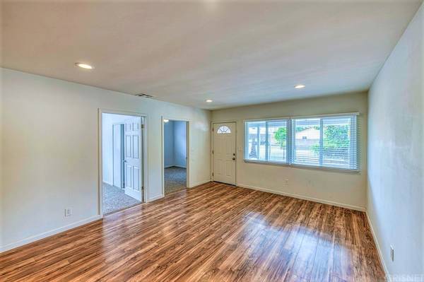 $895 / 1br - HOUSE, A Room for Rent - near Granada Hills Charter Middle/High School & CSUN (Granada Hills)63953076547586122