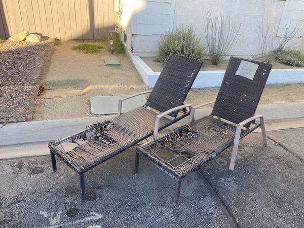 Outdoor Lounge Chairs 1