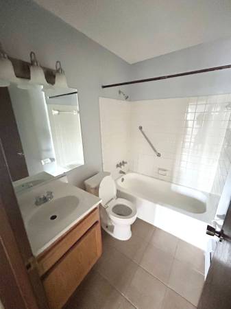 $1,050 / 1br - Apartamentos de 1 dormitorio en St. Paul - Lavandería individual - Disponible en octubre (St. Paul)63868699213569124