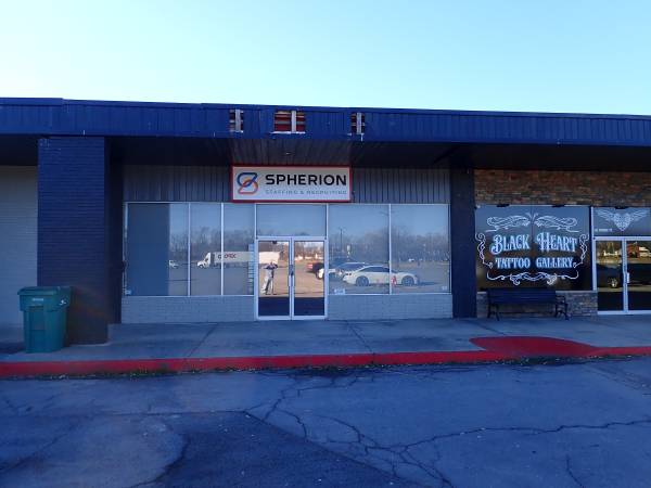 $2,500 / 1600ft2 - Commercial Retail Space / Storefront / Office Space Available 4 Lease (Martinsburg West Virginia)63953077136002120