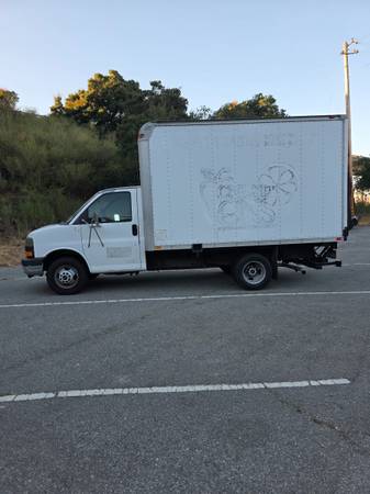 2003 GMC Savana 3500 - Photo 8