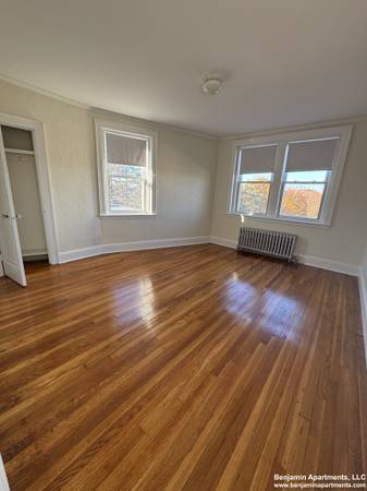 $2,275 / 1br - **NO FEE ** Brighten 1 bed w/ Heat HW included. Cat OK (Brighton)64167150536835123