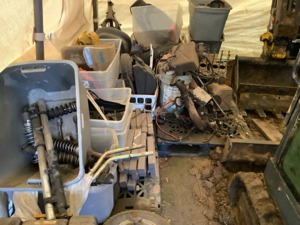 MOTORCYCLE PARTS, MULTIPLE MACHINES, MANY, PARTS AND WHEELS. 1