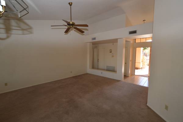 $1,700 / 3br - 1210ft2 - This adorable 3br/2ba home has loads to offer! (10133 E Essex Village Drive)63674996739841123
