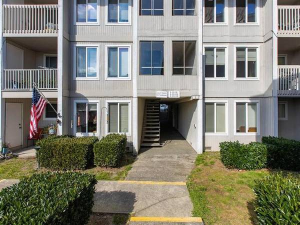 $1,695 / 1br - 650ft2 - Electric Stove, 2 miles to Bremerton Ferry Terminal, Ceiling Fan (East Bremerton)63995108071299122