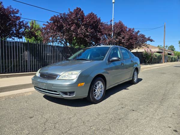 2006 Ford Focus ZX4 Super Confiado Coche 🔋👏 👌 - $3,350 (Sacramento)63619585018115121