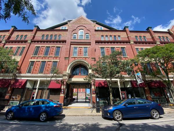 $1,613 / 1br - 820ft2 - Opera Block Living-  1 BR with Large Floor Plan! (30 Hanover St,  The Opera Block- Manchester)63656294609793121