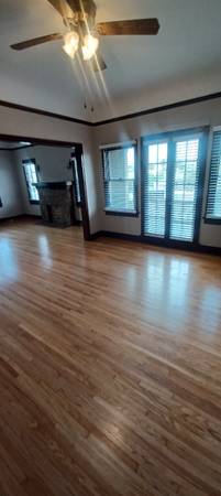 $3100.00 / 2br - 1400ft2 - GREAT FOR ARTIST OR EDITOR /VICTORIAN STYLE 2BD 1 BA APT63701166768897121