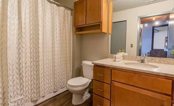 $635 COMFORTABLE ENSUITE ROOM – QUIET, WELL-LOCATED SPACE (Miami)63825129017347121