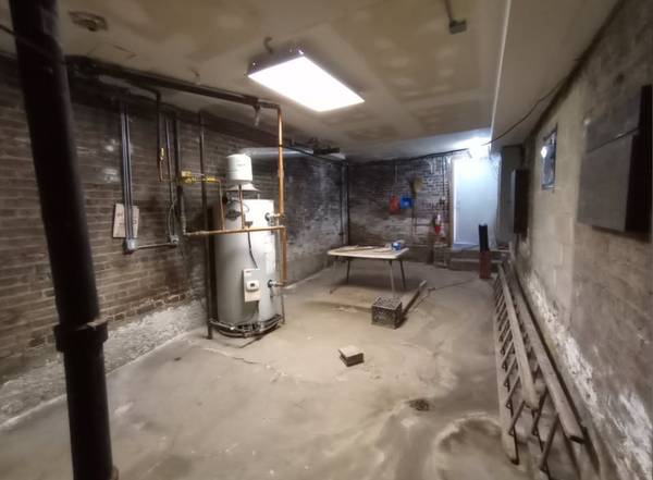 $300 / 450ft2 - Storage Unit for Rent – $300/month (Chicago)64041648138370121