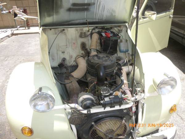 CITROEN 2CV (Hecho en Francia) - $30,000 (Valley Village)63470229746563124