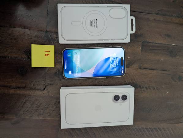 Apple iPhone 16 unlocked 256gb white with case 1