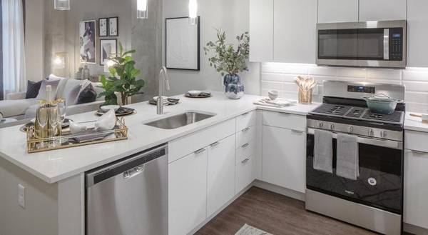 $1,545 / 1br - 660ft2 - Up to 6 Wks Free! Live Steps from The Waterfront @ Portland Astoria! (Downtown Portland)63895124905090123