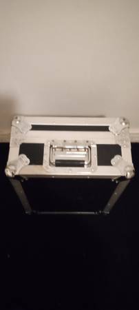 Odyssey dj flight case. Fits CDJ PLAYERS AND DJ MIXERS 1
