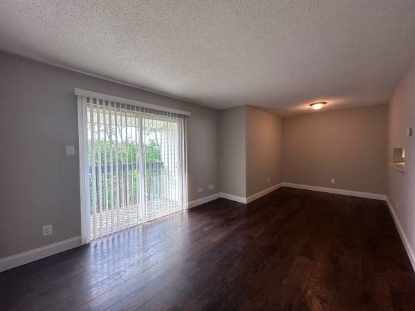 $1,395 / 2br - 1000ft2 - ¡El mejor servicio al cliente! ¡La mejor ubicación! ¡Lo mejor en todo! (Powell, Halls, Clinton, Downtown Knoxville, Universidad de Tn)63815667329537124