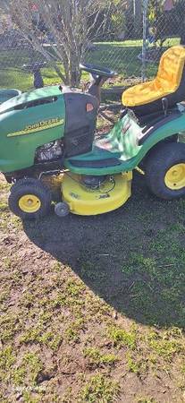 john deere d110 with 21 hp briggs and stratton motor 42 cutting deck 1