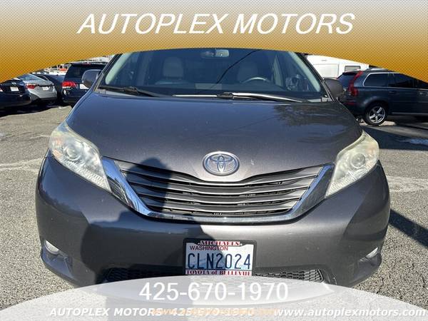 2011 TOYOTA SIENNA XLE 8-PASAJEROS - $8,99563624449575169121