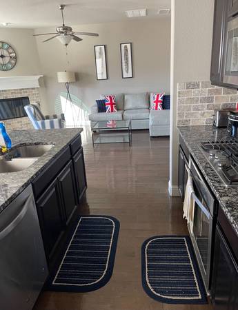 $800 / 4br - Room for Rent (Fort Worth)63622615469187121