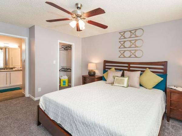 $999 / 1br - 460ft2 - Garage, Smart Apartment Upgrades Available, Bike Share (Colorado Springs, Colorado 80906)63658161747587123