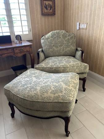 ACCENT CHAIR AND MATCHING OTTOMAN 1