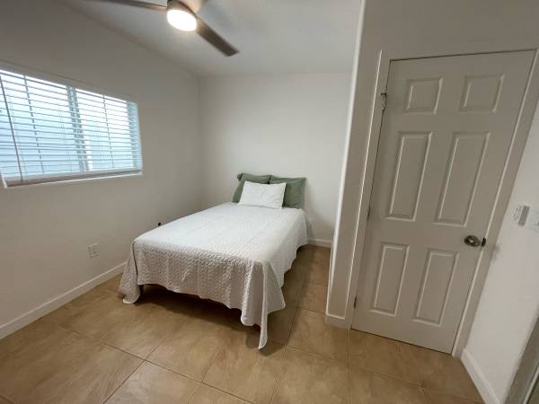 $925 / 5br - Habitación amueblada • Casa renovada en Chula Vista (Chula Vista)63663956892417122