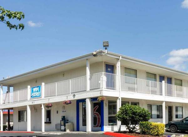 $599 / 1br - NEWLY RENOVATED!  DISCOUNTED WEEKLY RATE in TACOMA! (Tacoma)63934162353922121