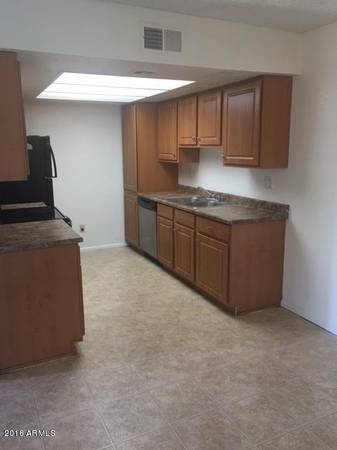 $1,200 / 2br - 0950ft2 - 2 BED 2 BATH UPPER CONDO WITH WASHER AND DRYER (Phoenix)64047708413825123