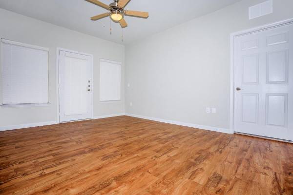 $1,358 / 3br - 1209ft2 - Dishwasher, Balcony or Patio, Cable Ready, Garage (Whitewright, TX)63796375364483120