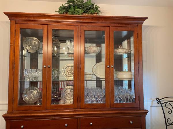 **BARGAIN Solid Wood China Hutch, Thomasville 1