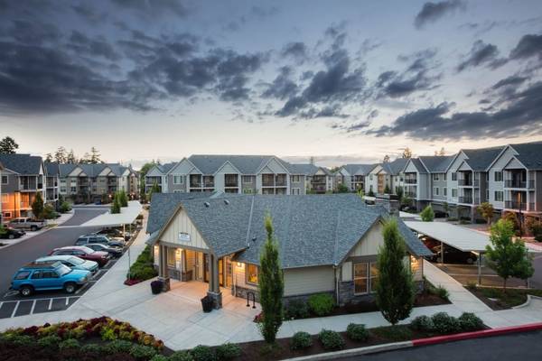 $1,880 / 2br - 1077ft2 - Bay Windows, Dishwasher, Swimming Pool (1099 NW Ordonez Pl, Hillsboro, OR)63831682896001120