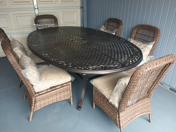 Outdoor patio 7 piece dining set, table and 6 chairs 1