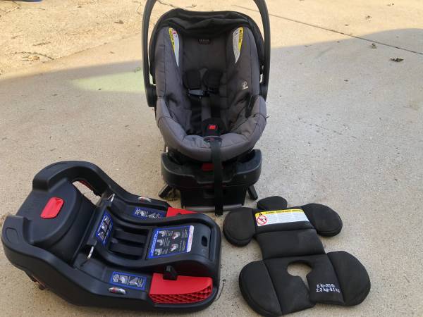 Britax B-Safe 35 infant car seat with 2 bases 1