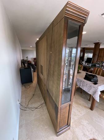 8 pies. Thomasville China Cabinet y centro de TV - $650 (Glendora)63471429416705124
