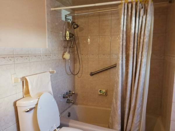 $1875.00 / 1br - 1100ft2 - Spacious, lovely, centrally located 1 Bdr w/DR , 1 fl63676222824707124