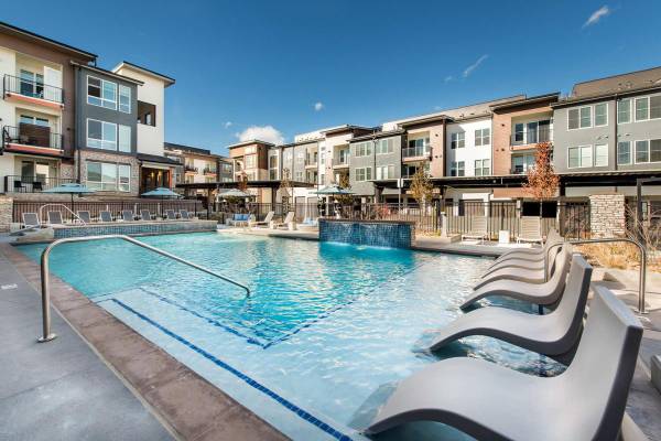$1,610 / 1br - 608ft2 - Modern Kitchen w/ Quartz Countertops, Entertainment Kitchen (7338 S. Havana St., Centennial, CO 80112)63920603728258120