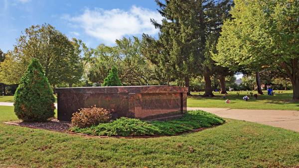 One Plot at Highland Memorial - $1,00062925988905475120