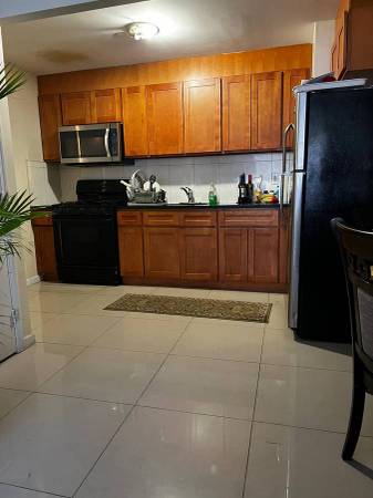 $650 / 2br - 0900ft2 - Comfortable Clean Furnished Room to Rent (New York)63912047286018121