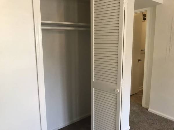 $1,170 / 2br - 900ft2 - 🏡 2BR/1BA Downstairs Apartment in Cedar Bluff – $1170/month (Hanahan)64016108834946122
