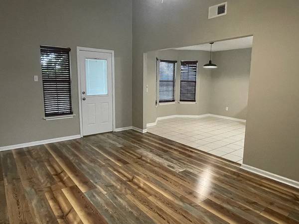 $1,050 / 3br - 1310ft2 - 3 habitaciones y 2 baños (Lafayette)63857515294209122