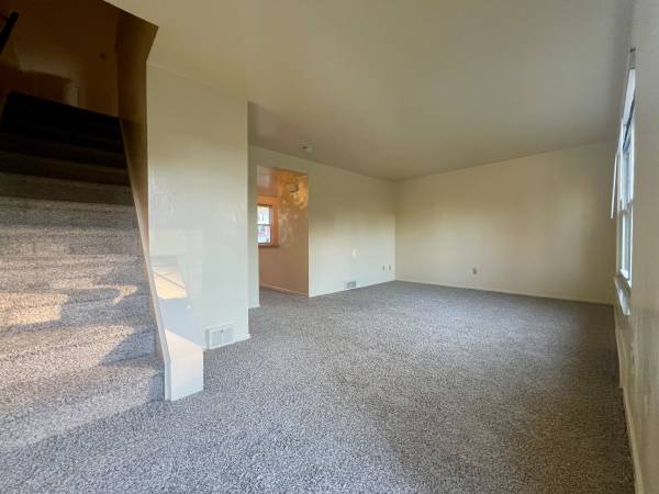 $1,225 / 2br - Incredible 2BR Townhouse in Plum! UPDATED Kitchen & NEW Carpet! (Plum / Regency Park / Edgemeade / Universal)64013368198529122