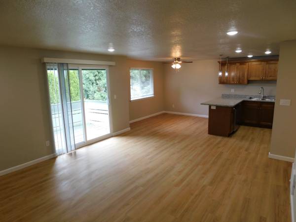 $1,775 / 2br - 985ft2 - Renovated 2 BR 2 Bath! W/S/G Included! Ready Now! (Aloha)63842022618499123