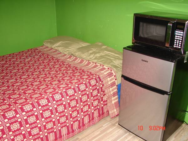 $900 / 1br - 151ft2 - Furnished Efficiency with Private Entrance (CUTLER BAY)64001848236675122