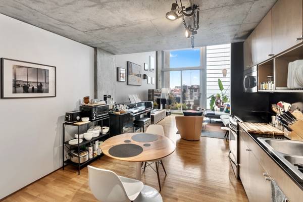 $5,350 / 2br - 1350ft2 - ¡Increíble Loft Moderno! Actualizaciones, Espacioso, Luz y ¡EXCELENTE UBICACIÓN! (SOMA / south beach)63861100581635121