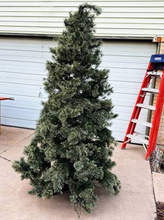 Beautiful Artificial Christmas Tree 1