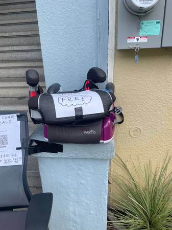 FREE - two kids booster seats (Graco) for cars 1