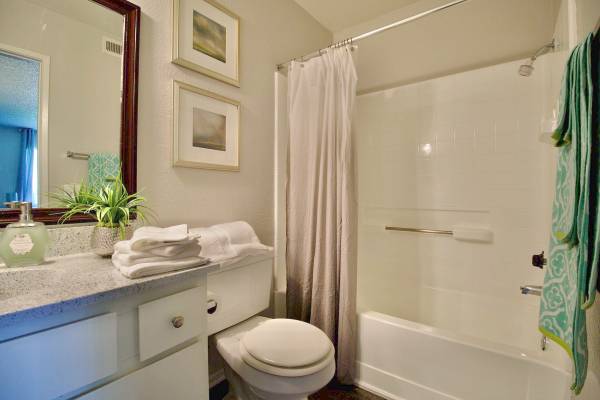 $2,250 / 2br - 2BD 2BA, Laundry Facility, Pet Park64028083964674121