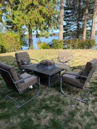Fire pit chat set with four chairs 1